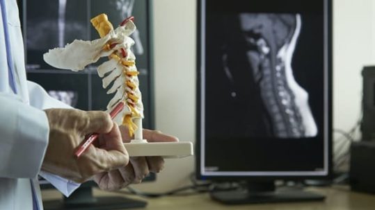 arthrodese cervicale anterieure chirurgien du rachis paris docteur antoine roul clinique drouot